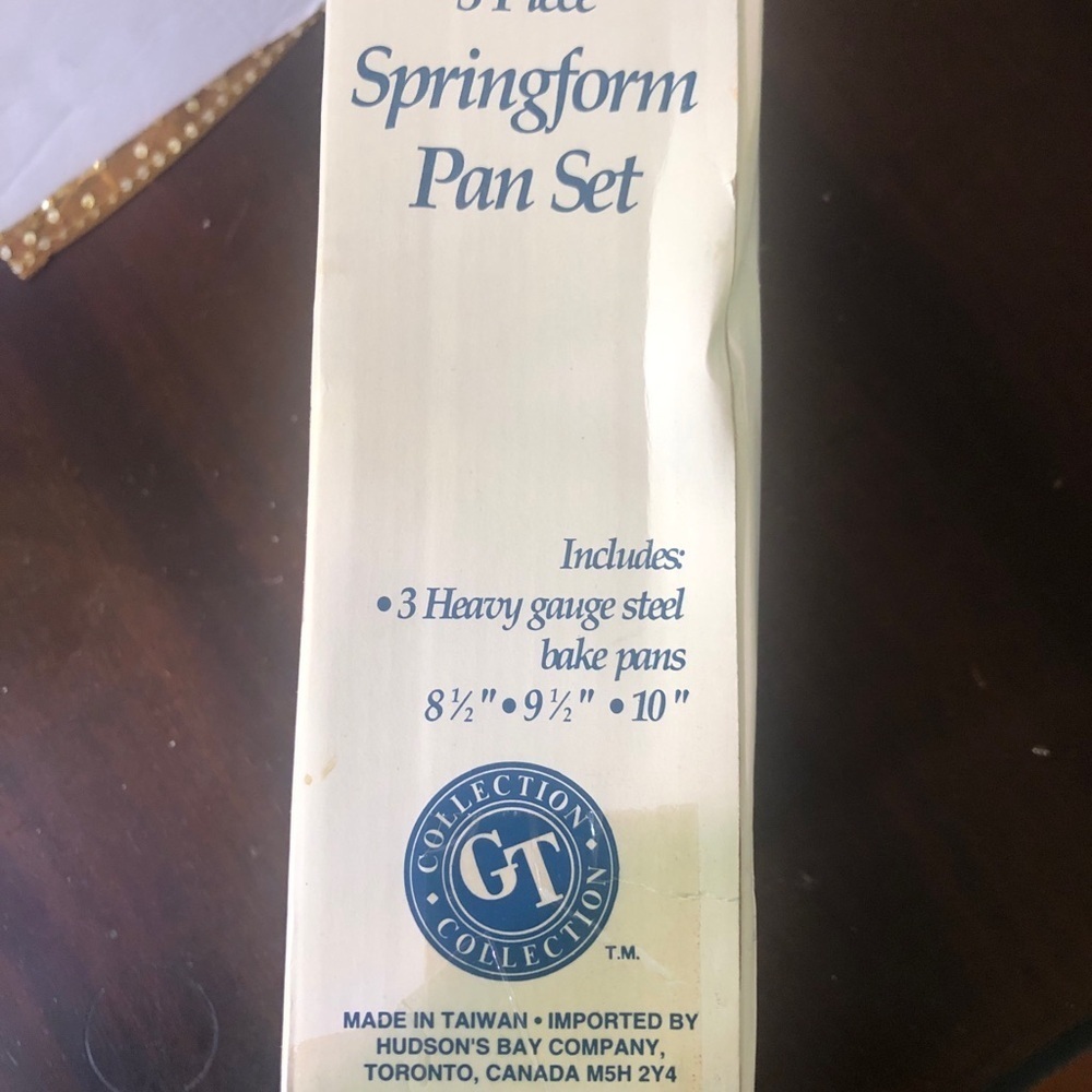 Springform Pan Set (3). NEW in Box. - Picture 4 of 4